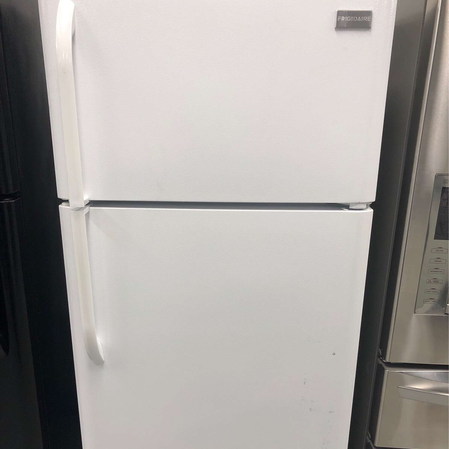 Frigidaire 30" Top-Mount 18.2 Cu.Ft Refrigerator