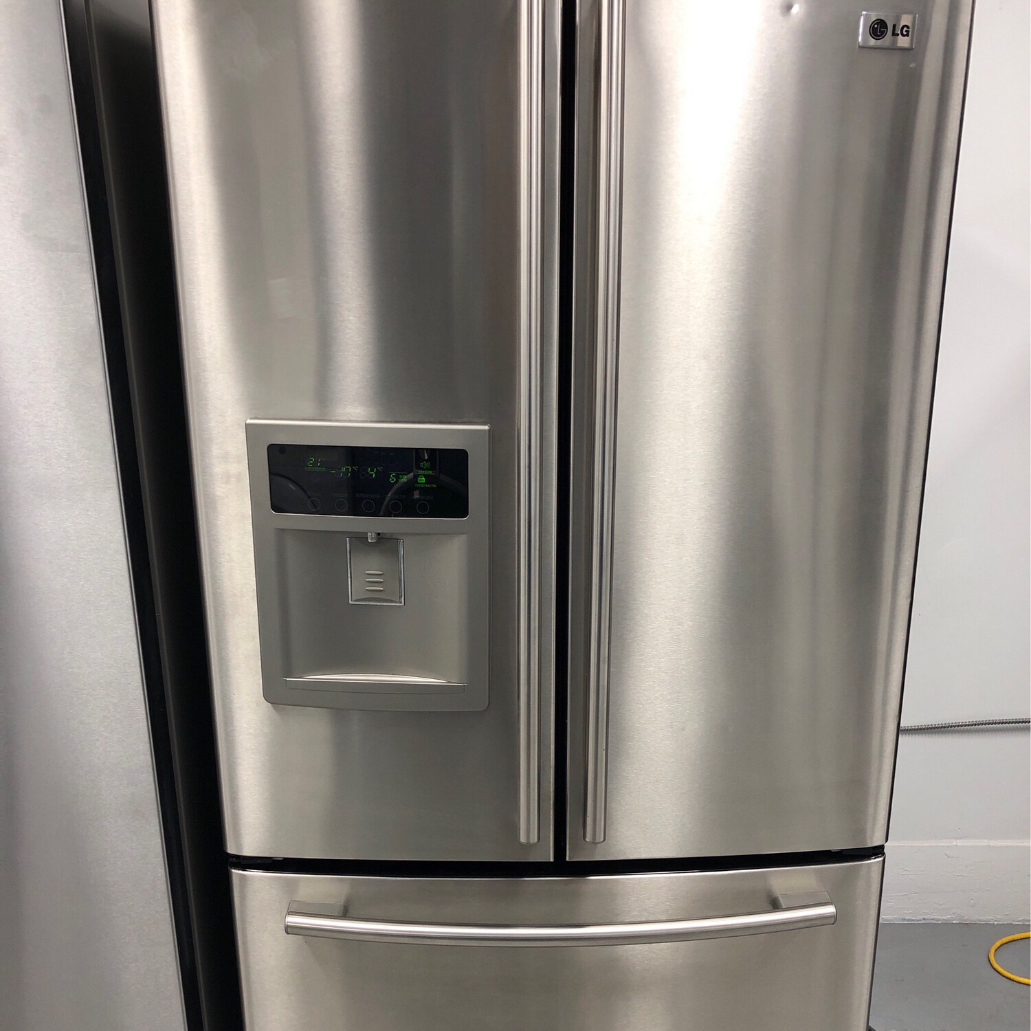 LG 33'' Bottom Freezer 22.7 Cu.Ft Refrigerator