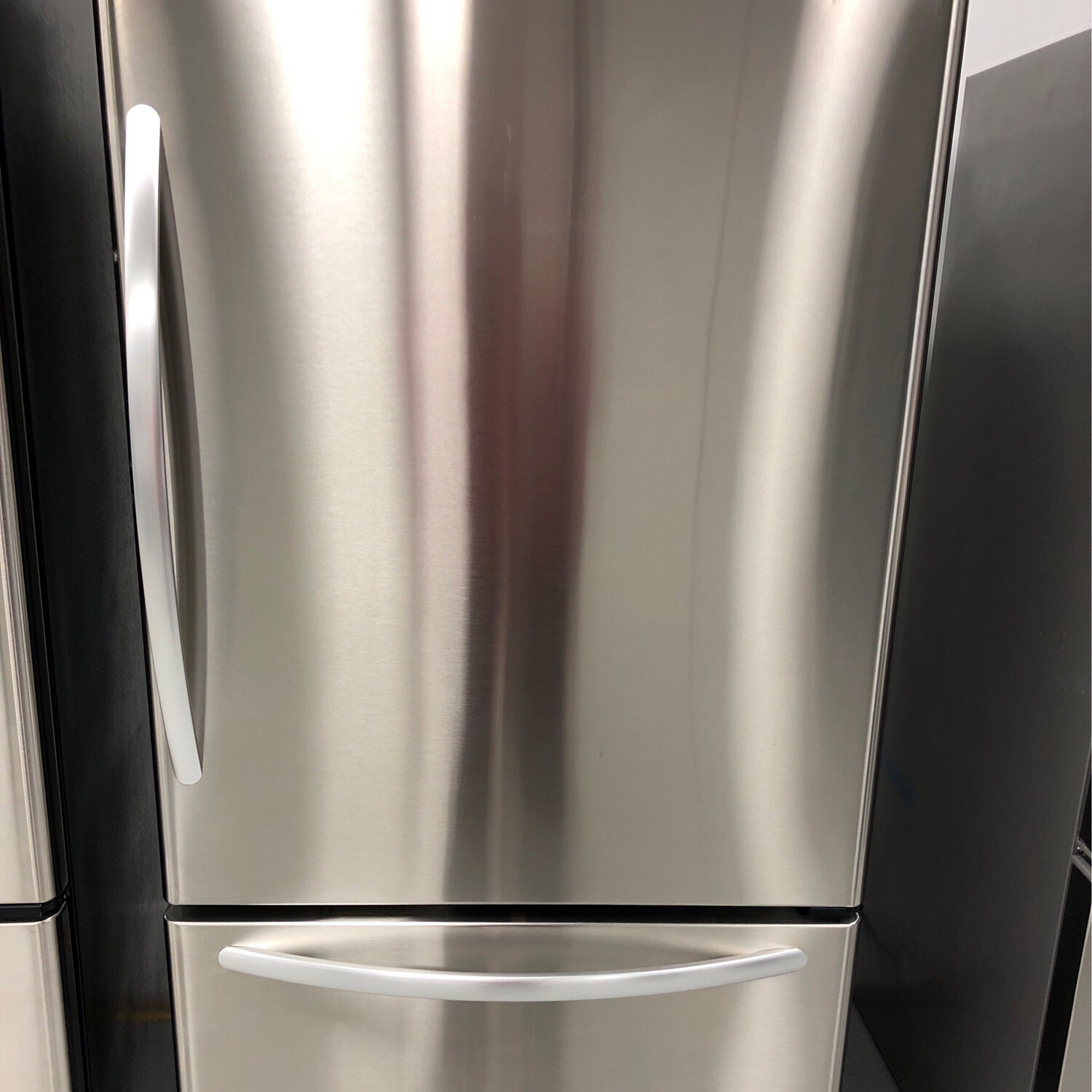Whirlpool 33" Bottom-Mount 21.9 Cu.Ft Refrigerator