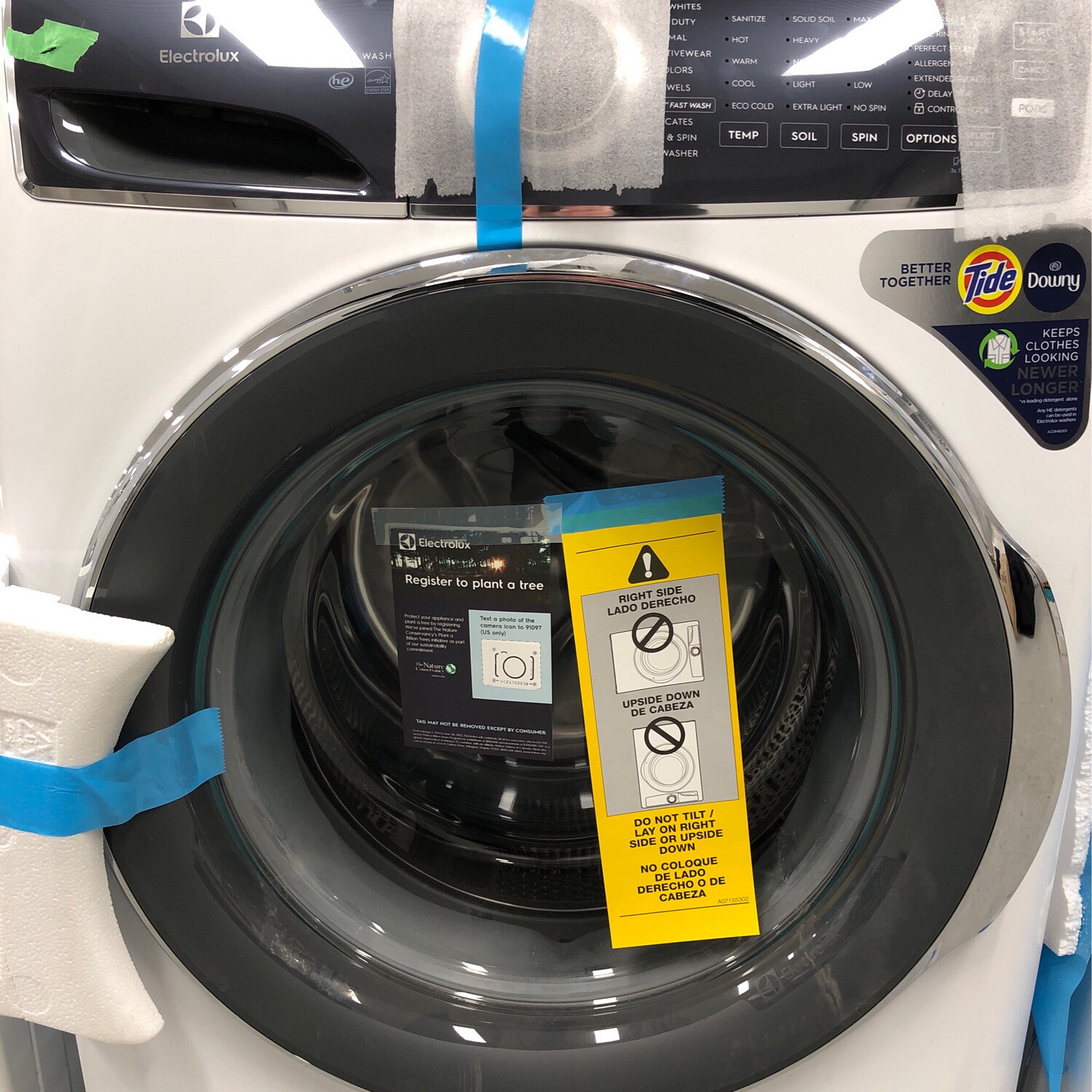 New - Scratch & Dent Electrolux Front-Load Washer ELFW7537AW