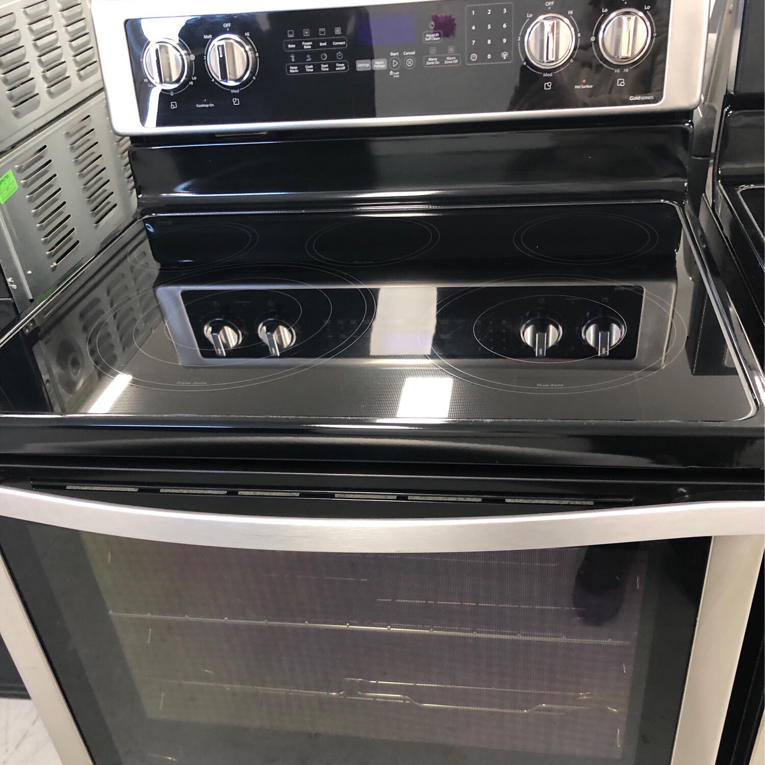 Whirlpool  Freestanding Glass-Top Range