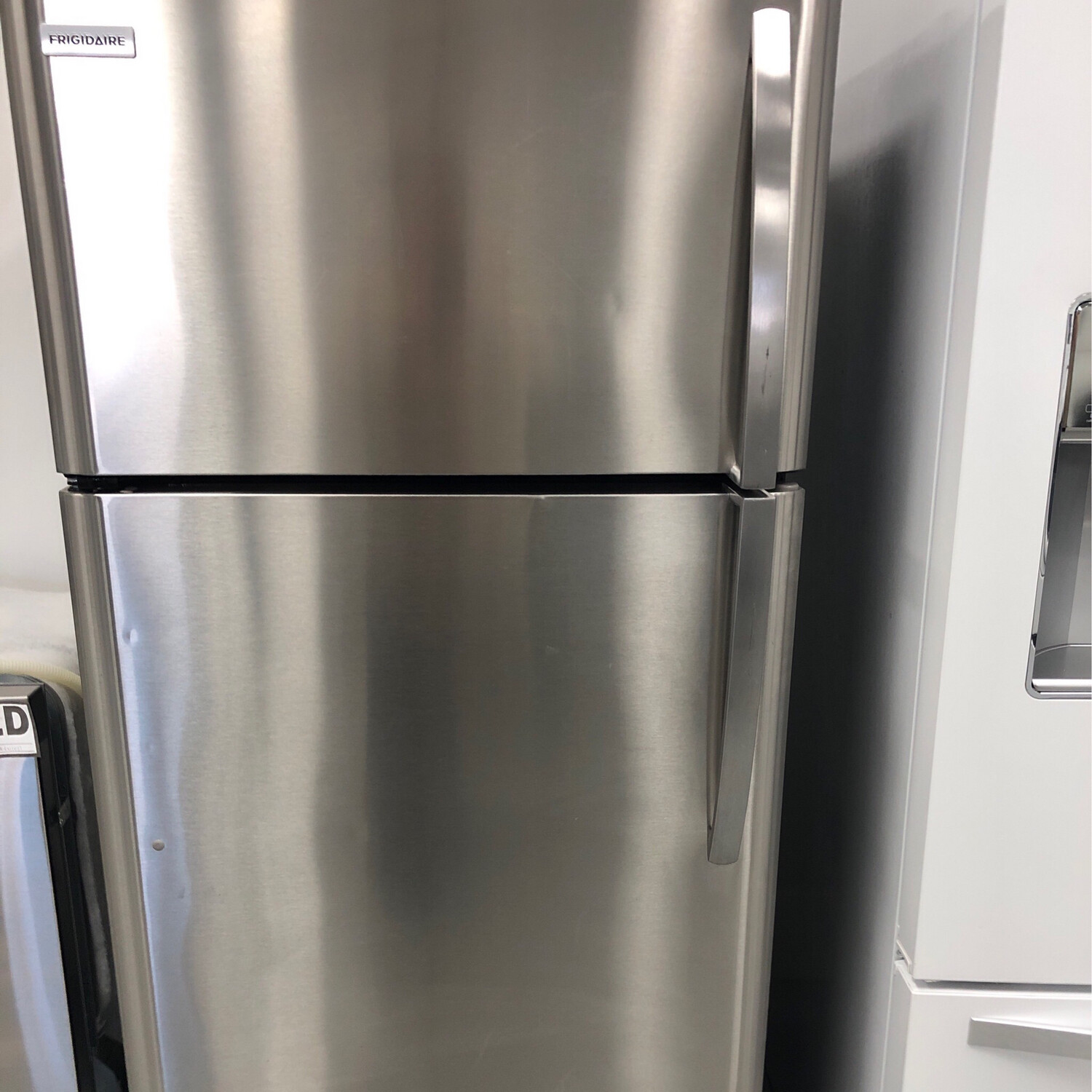 Frigidaire 30" Top-Mount 18.0 Cu.Ft Refrigerator FFTR1821TS0