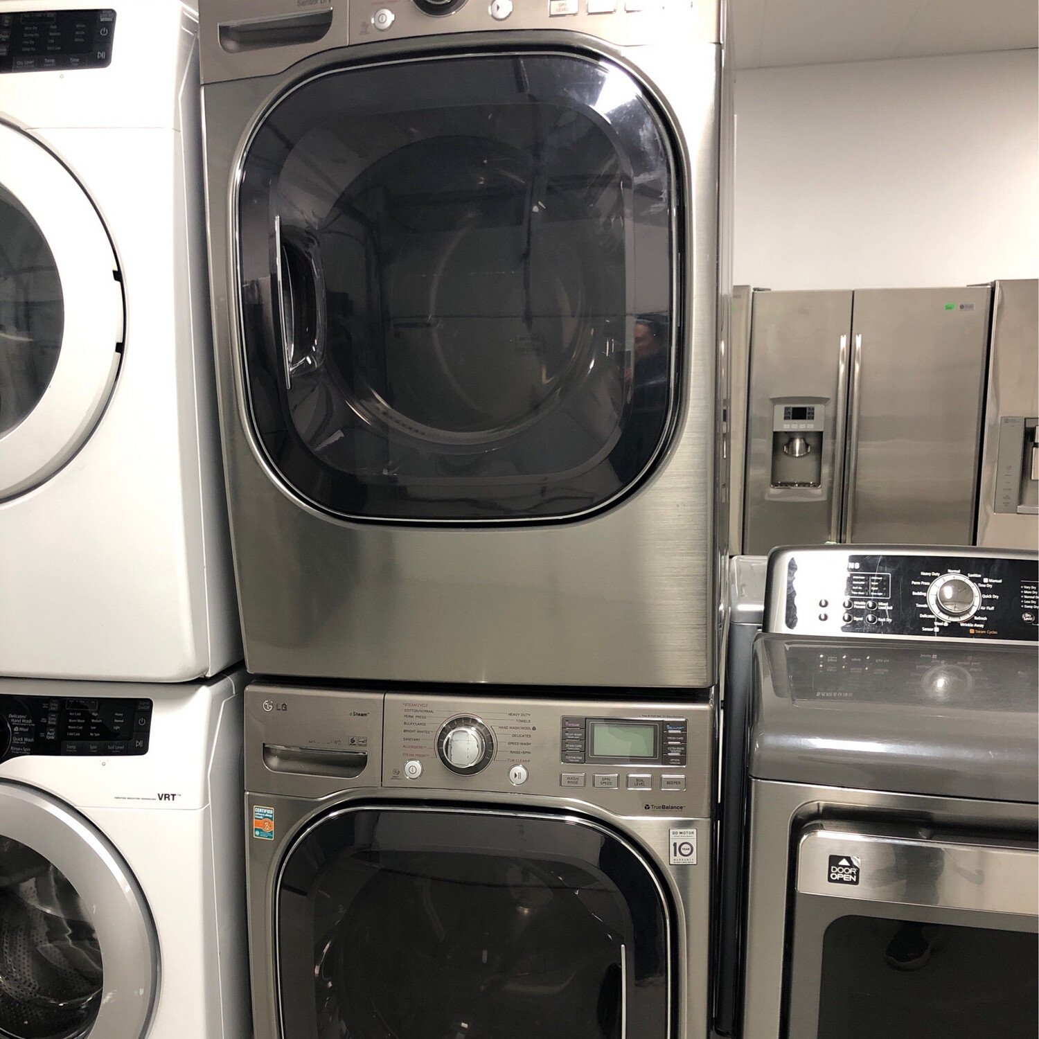 LG Front-Load Washer & Dryer Set WM3875HVCA / DLEX3875V