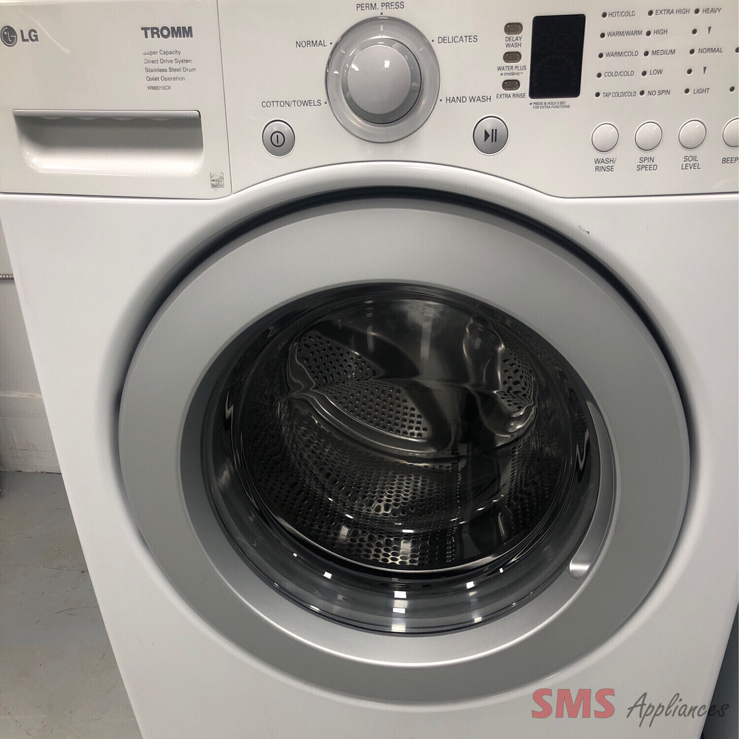 LG Tromm 27" Front-Load Electric Washer, 3.6 Cu.Ft WM2016CW