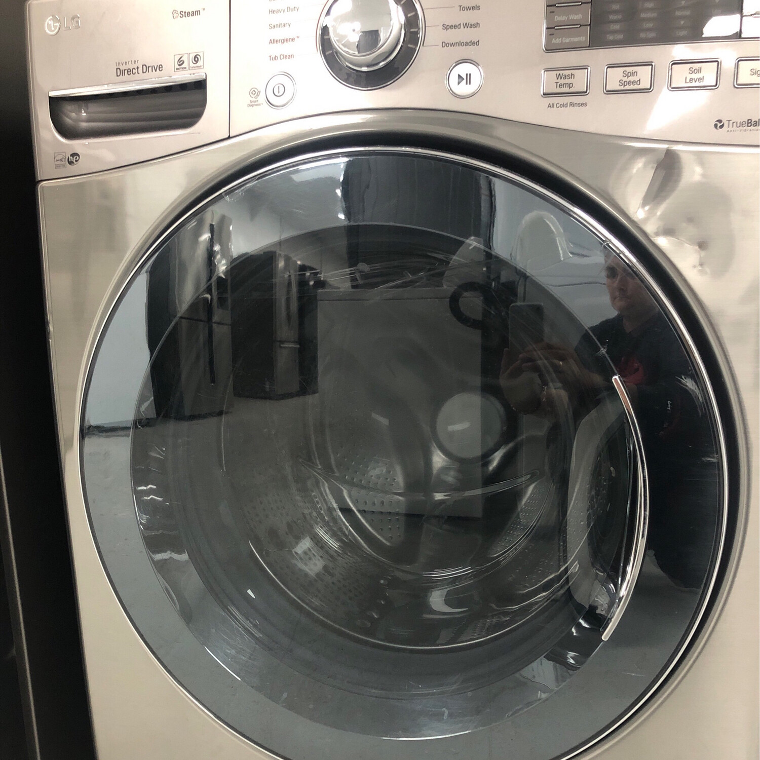 LG Steam 27" Front-Load Electric 5.2 Cu.Ft Washer WM3770HVA