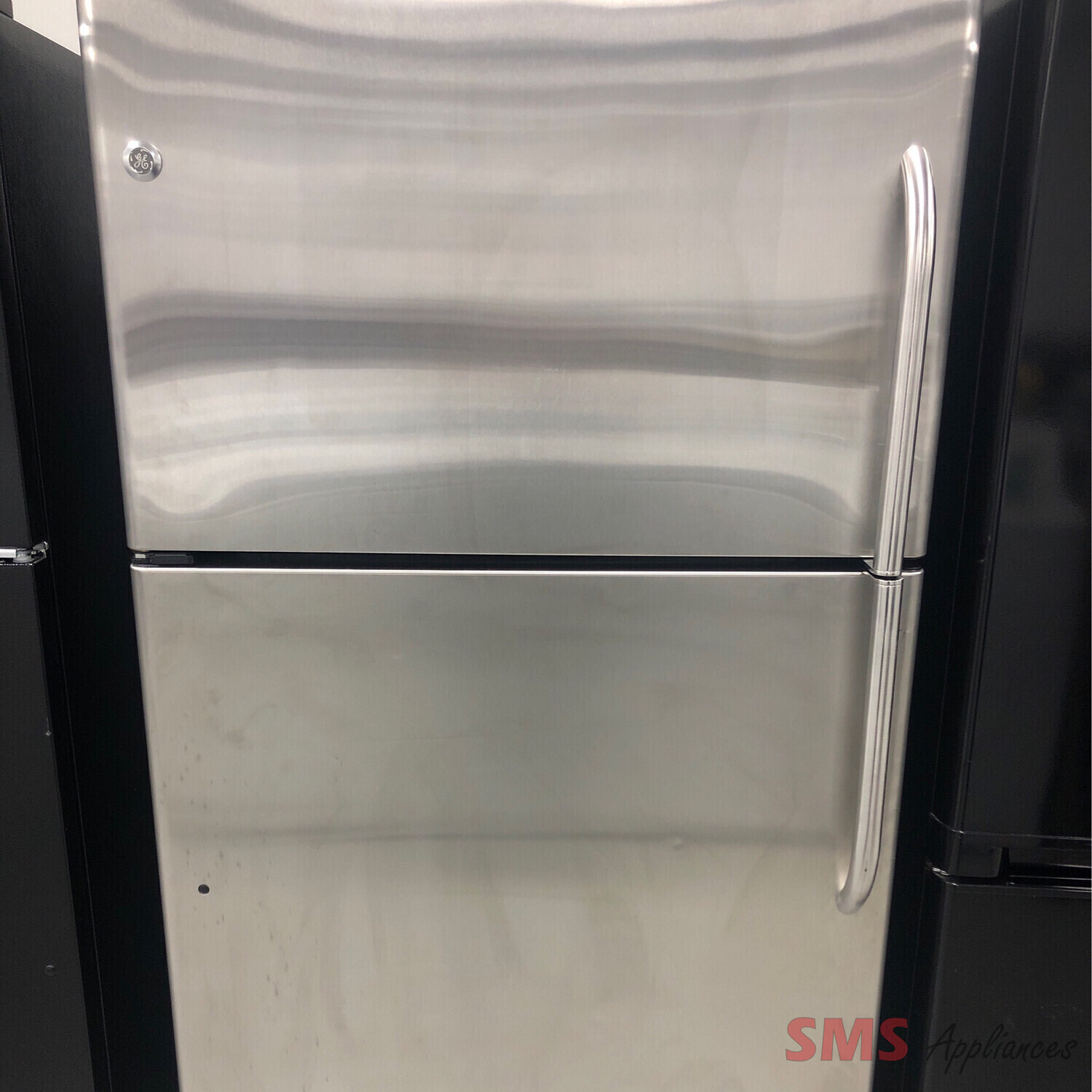 GE 33'' Top-Mount Refrigerator GTR22KSSARSS