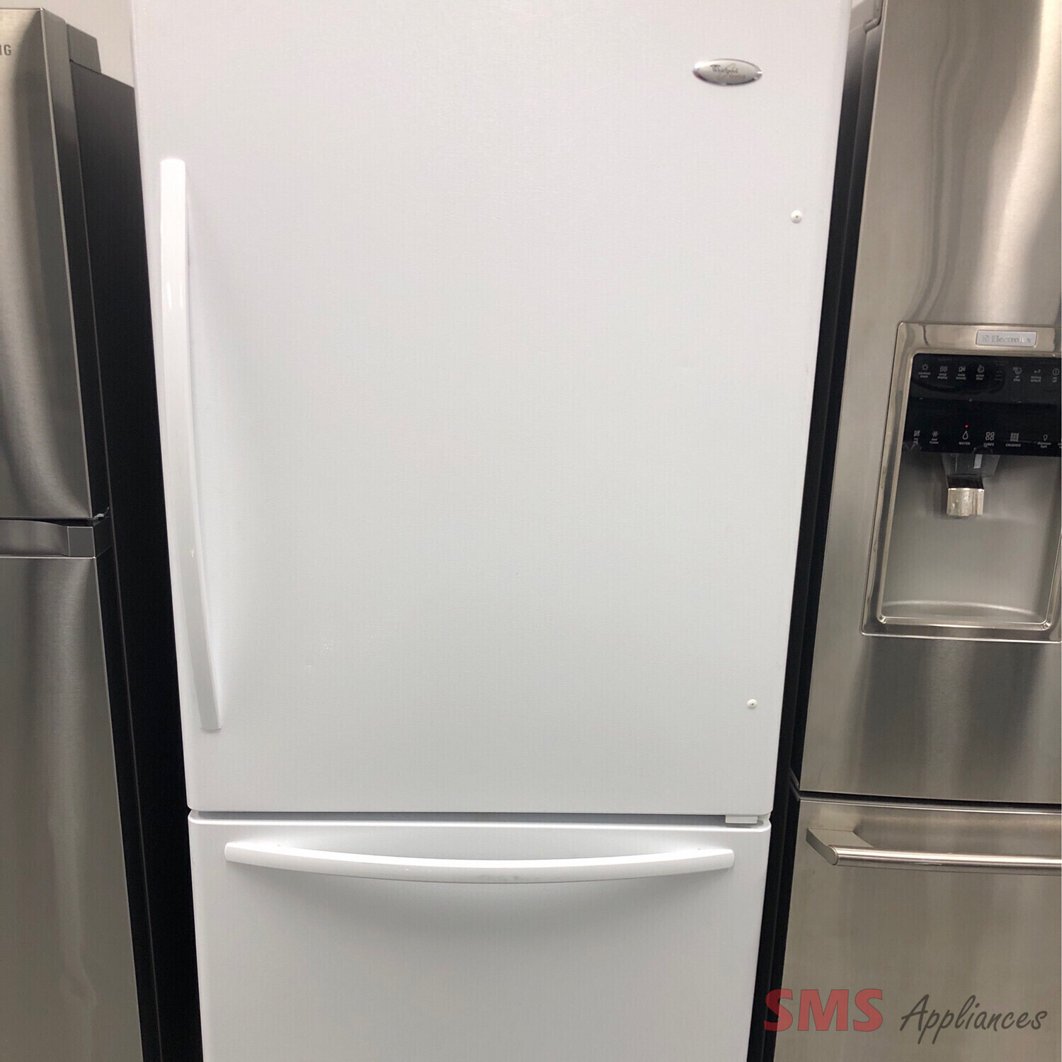 Whirlpool Gold 32" 21.9 Cu.Ft Bottom-Mount Refrigerator GB2SHDXTQ02