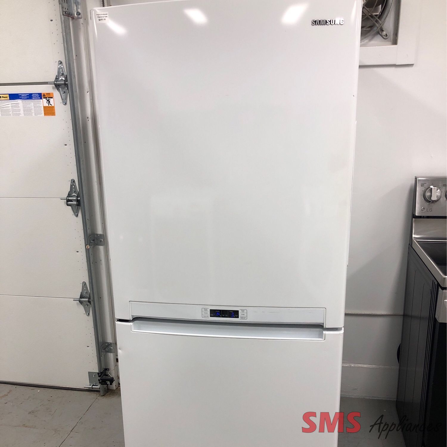 Samsung 32'' Bottom-Mount Refrigerator RB214ACWP