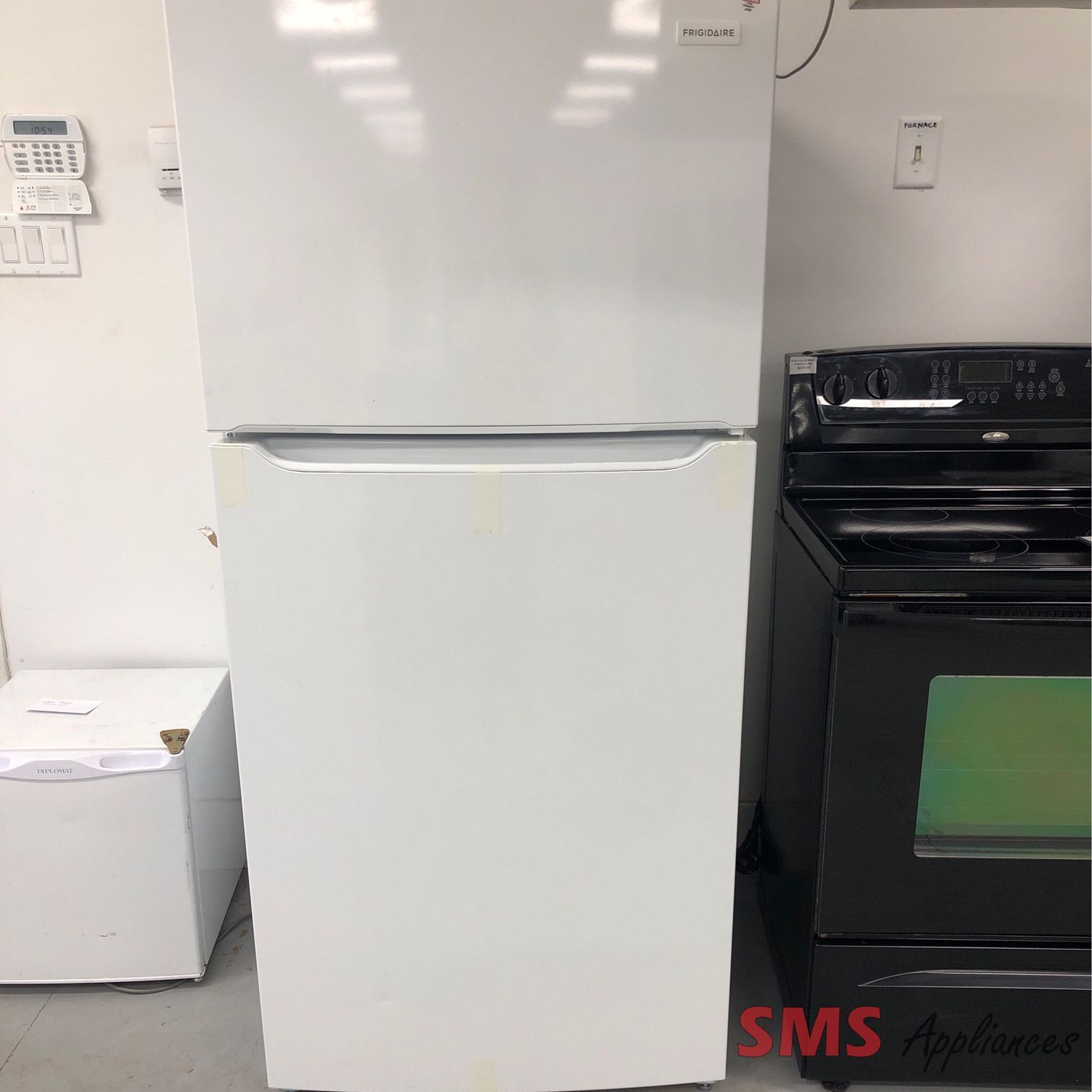 Open Box Scratch & Dent Frigidaire 30'' Top-Mount Refrigerator FFTR1835VW