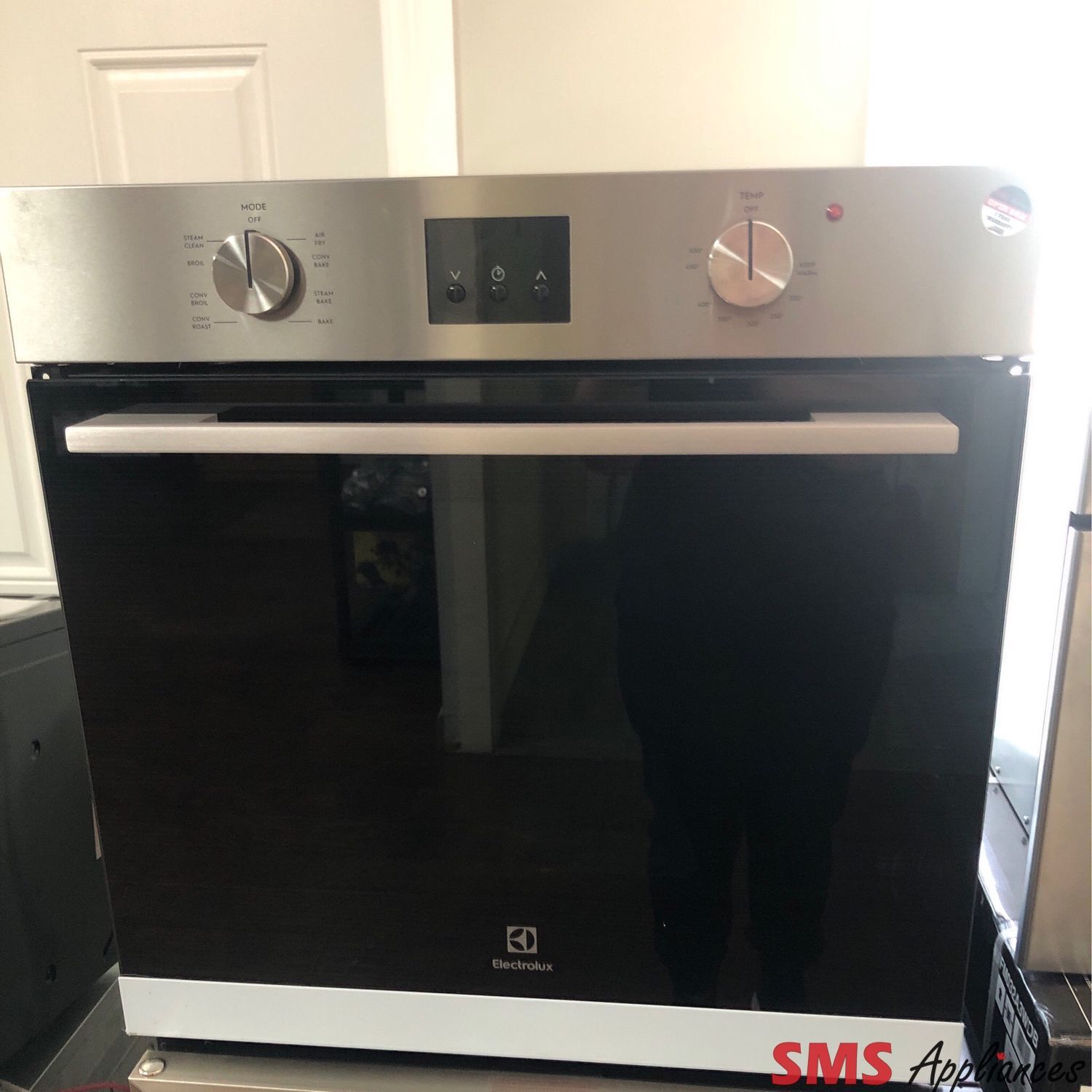 Open Box-Scratch and Dent Electrolux 24” Single Electric Wall Oven  ECWS243CAS