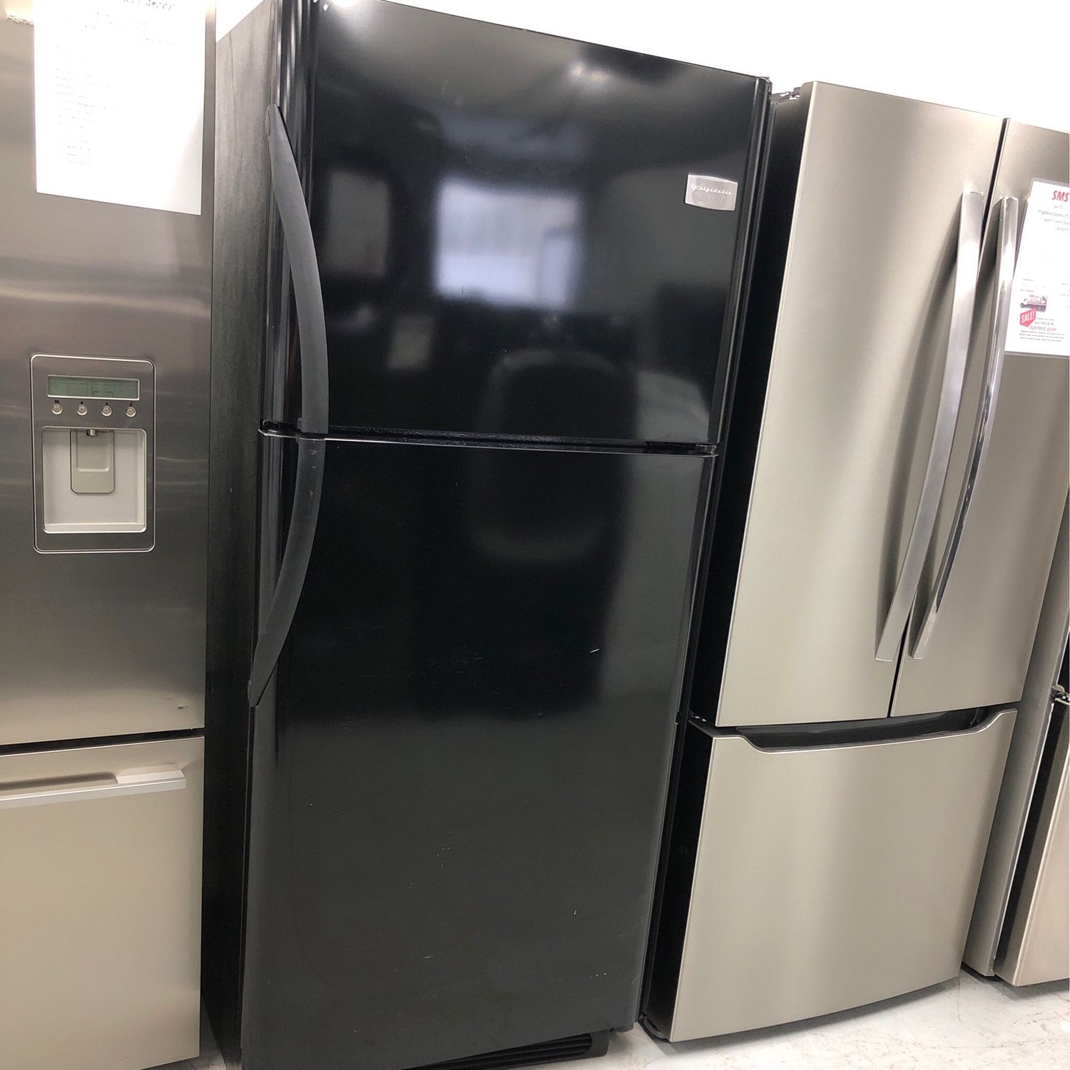 Frigidaire Gallery 30'' Top-Freezer Refrigerator  GLRT217TDBE