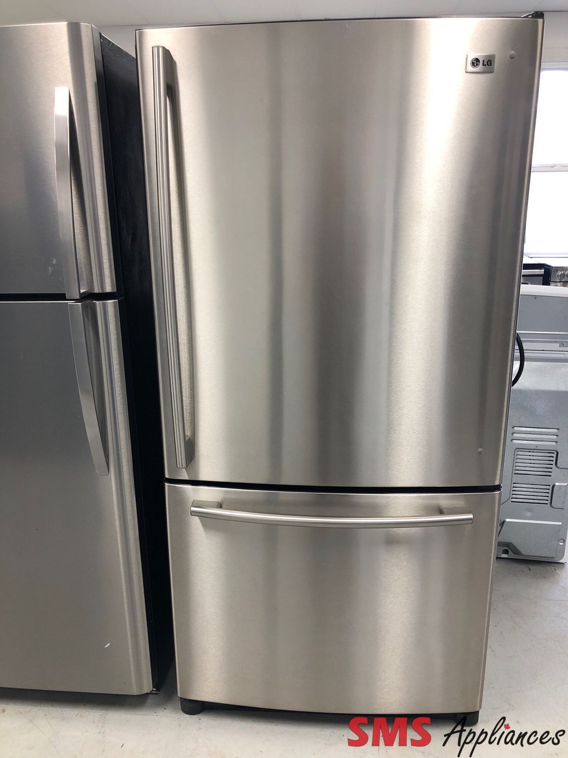 LG 33'' Bottom-Freezer Refrigerator LDC22735ST