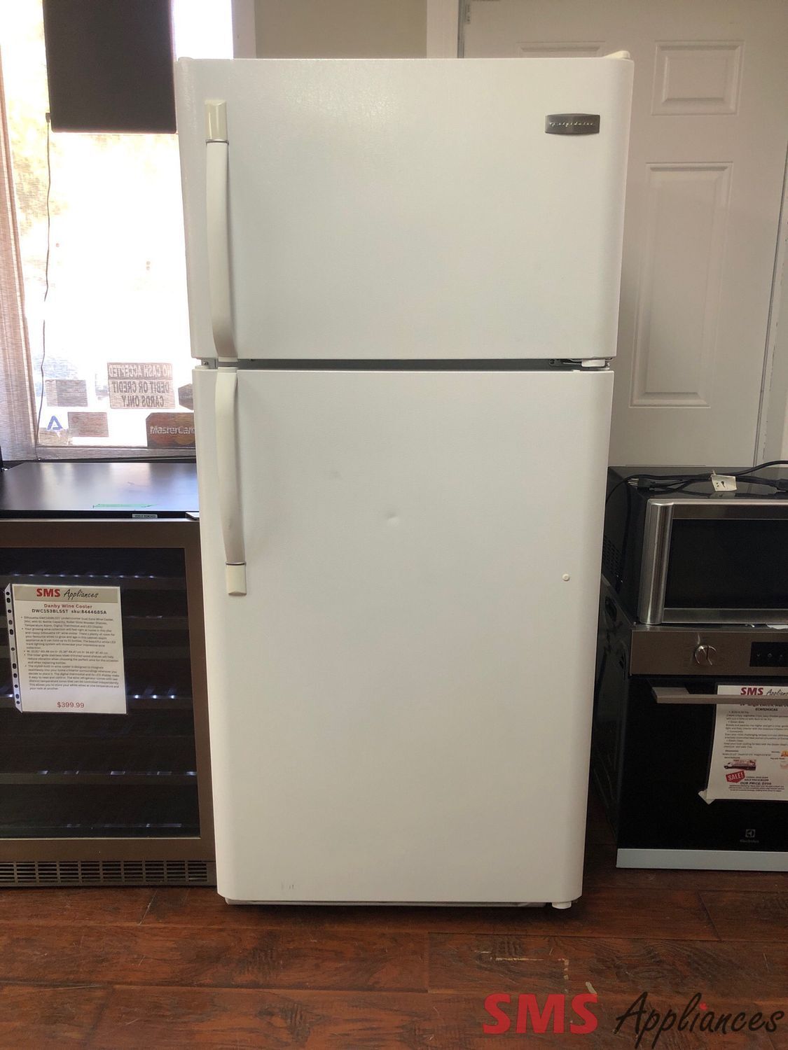 Frigidaire 30'' Top-Freezer Refrigerator FRT18B5JW1