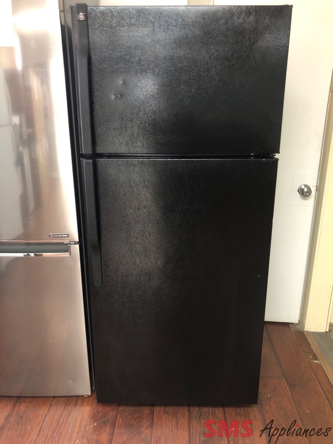 GE  28'' Top-Freezer Refrigerator  GTS17GBSDRBB