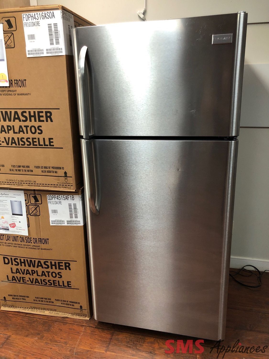 Frigidaire 30'' Top Freezer Refrigerator