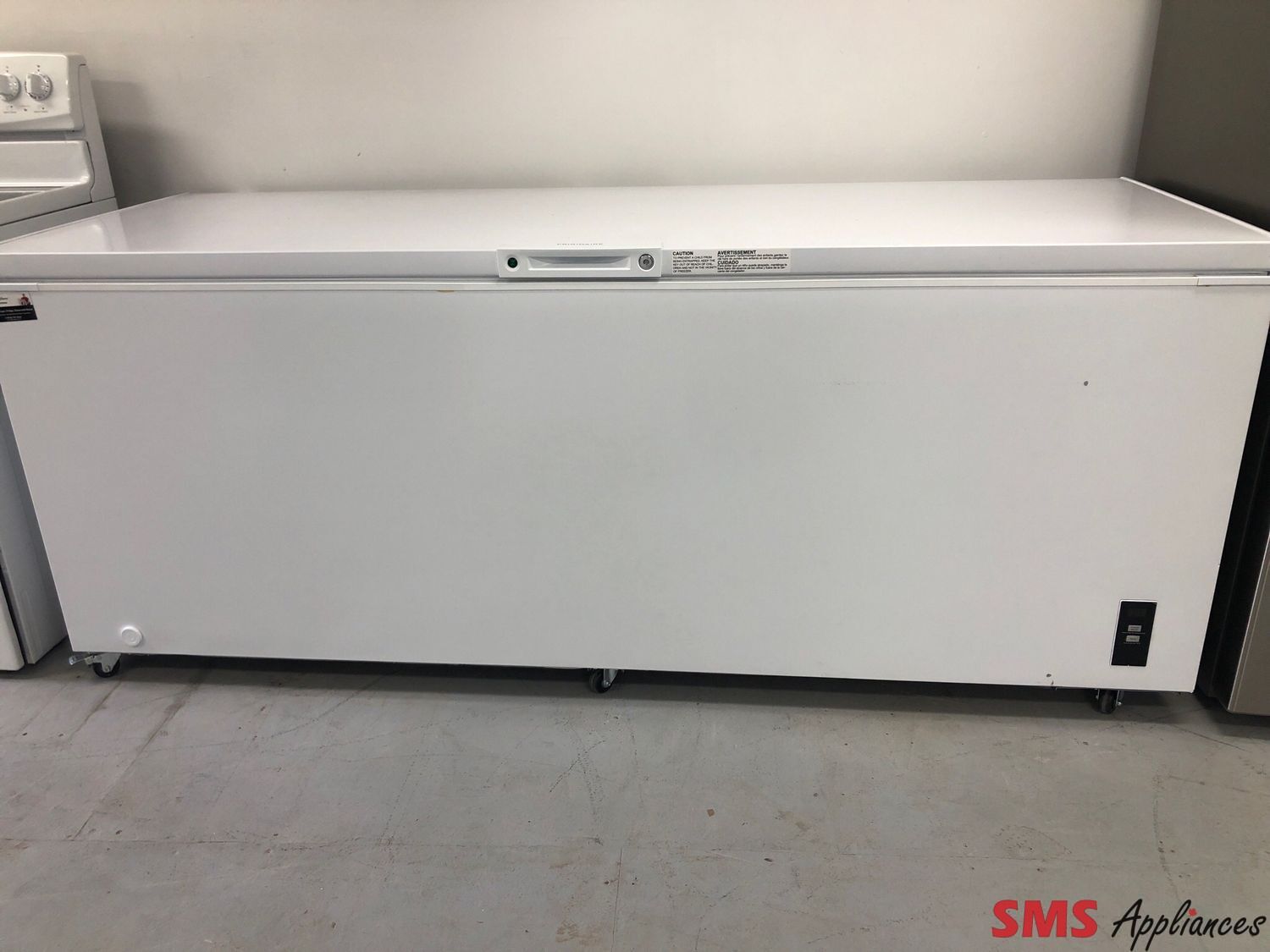 Frigidaire 24.9 Cu.Ft Chest Freezer FFCL2542AW