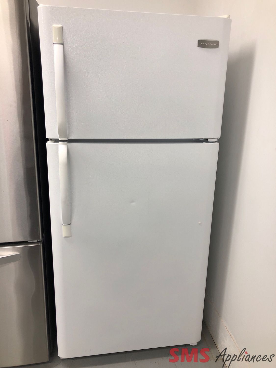 Frigidaire 30'' Top-Freezer Refrigerator  FRT18B5JW1