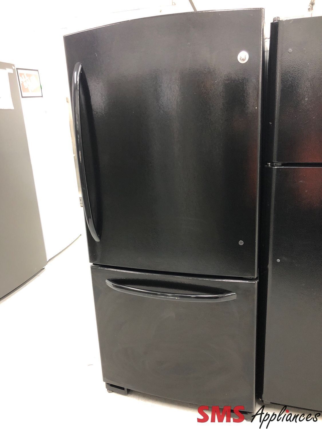 GE 30'' Bottom Mount Refrigerator GDSC0KBXCRBB