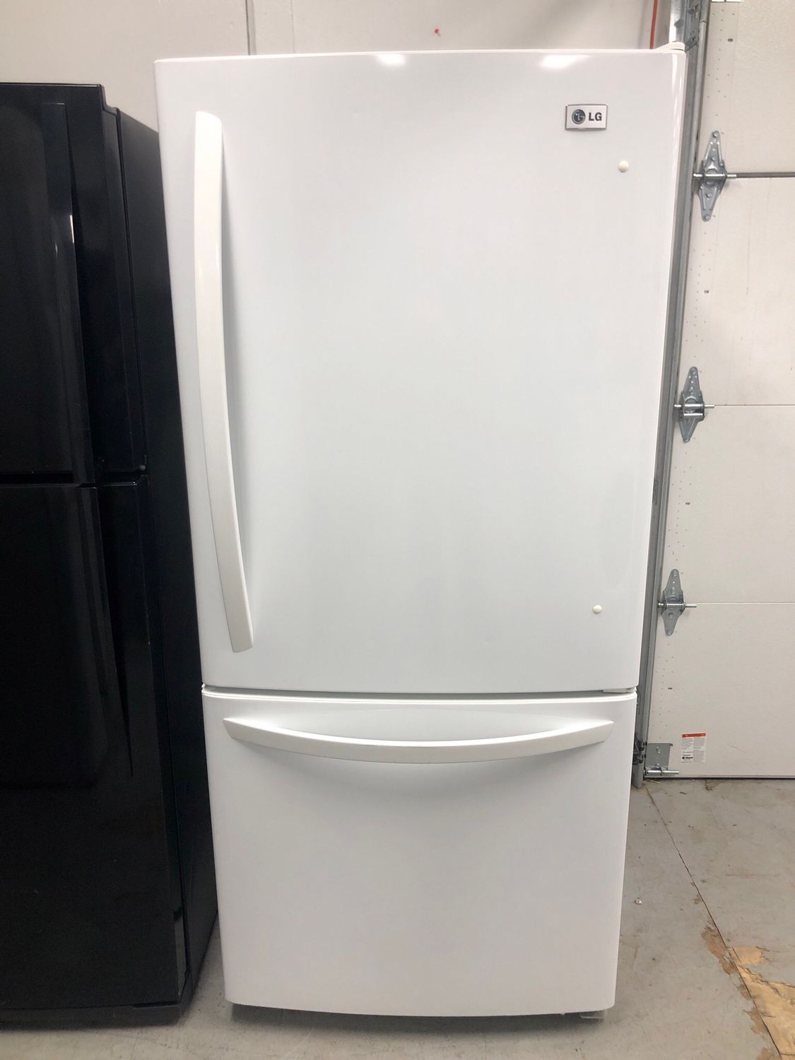 LG 30'' Bottom-Mount Refrigerator LBN20518SW