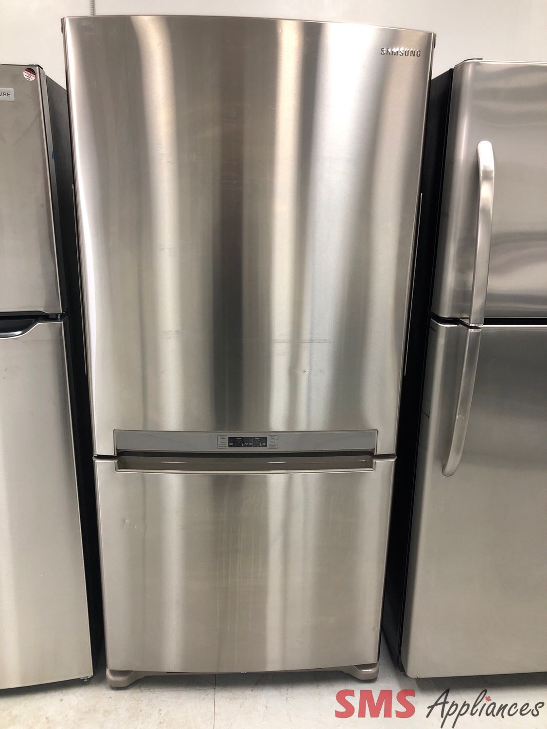 Samsung 33'' Bottom Freezer Refrigerator RB194ACRS