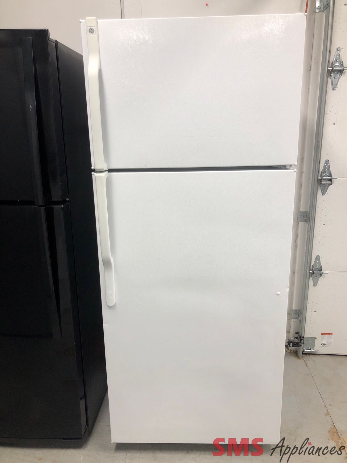 GE 28'' Top-Freezer Refrigerator GTH18HBC2RWW