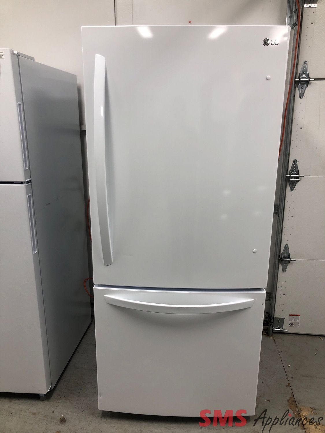 LG 30'' Bottom Freezer Refrigerator LDNS22220W