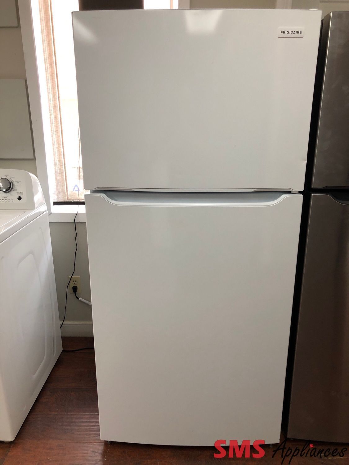 Frigidaire 30” Top-Freezer Refrigerator  FFTR2045VW