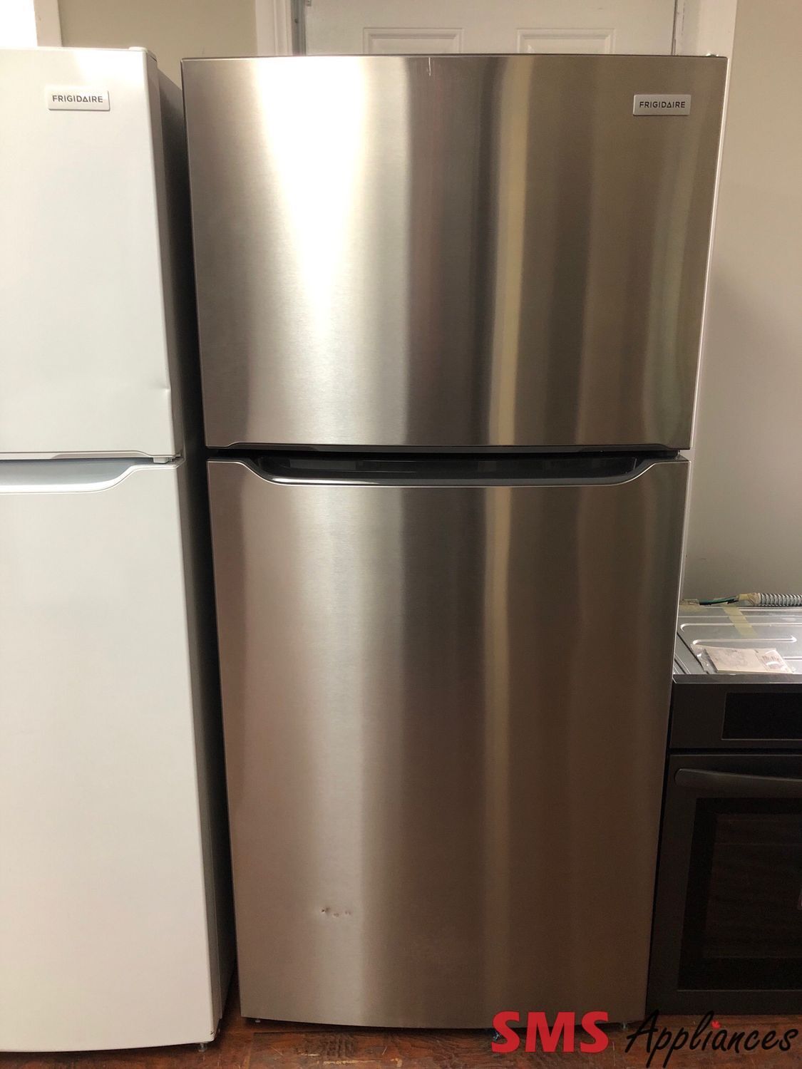 Frigidaire 30” Top-Freezer Refrigerator FFTR2045VS