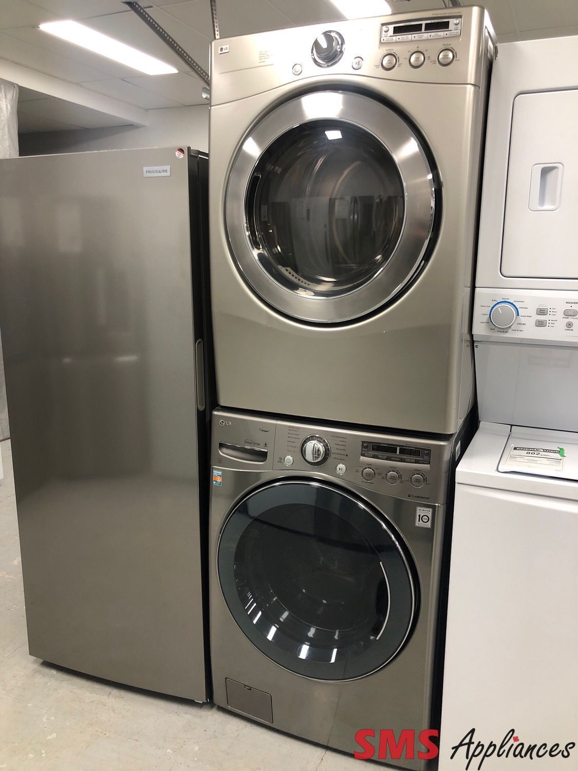 LG Front-Load Washer & Dryer Set WM3650HVA/DLE5955S
