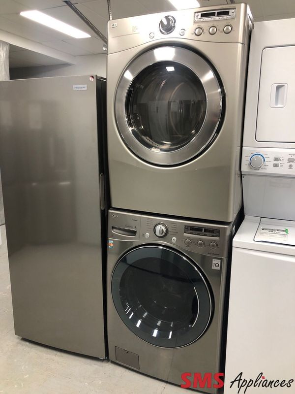 LG Front-Load Washer & Dryer Set WM3650HVA/DLE5955S