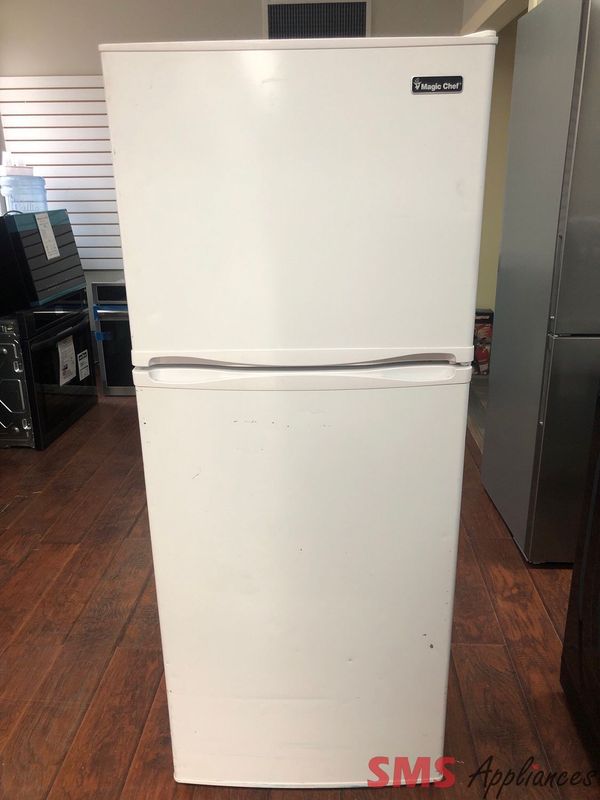 Magic Chef 24'' Top Freezer Refrigerator MCR1010WEF