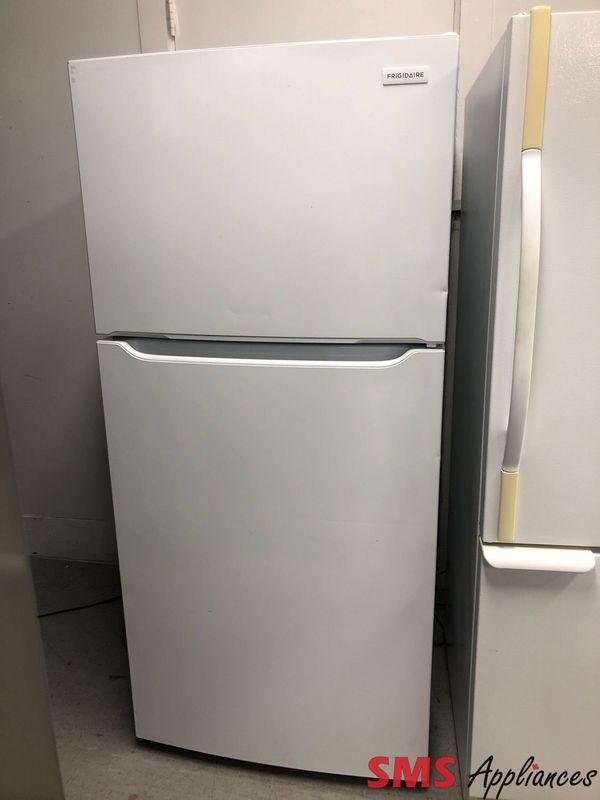 Frigidaire 30'' Top-Freezer Refrigerator FFTR2045V