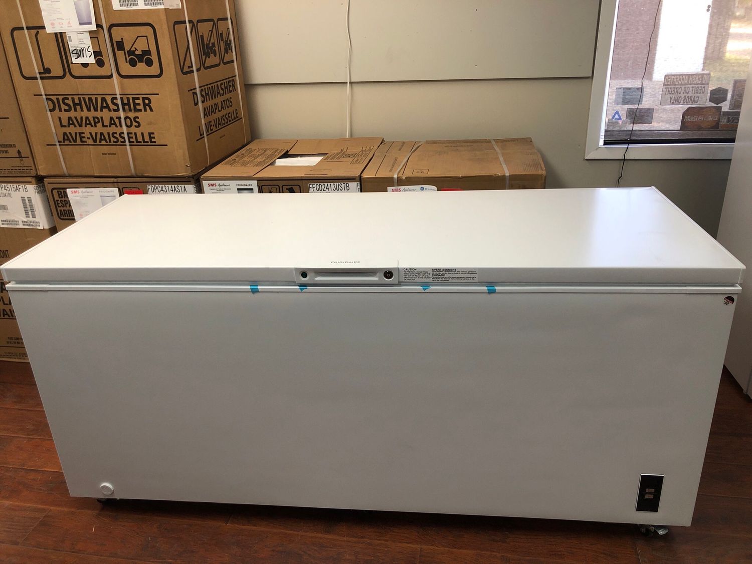 Open Box -Scratch and Dent Frigidaire Chest Freezer  FFCL2042AW