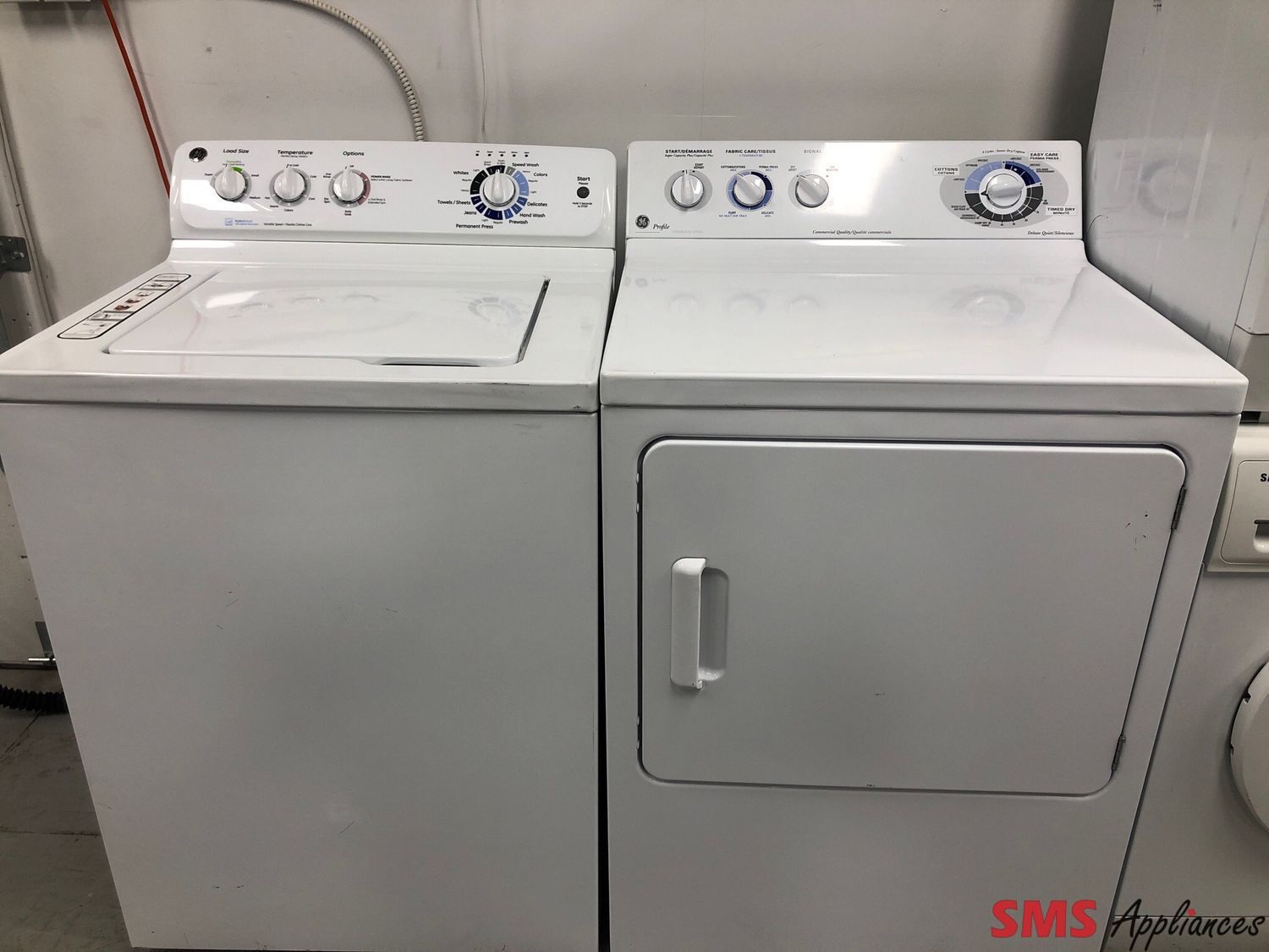 GE Top-Load Washer & Dryer Set GTAN4250D1W/ UPSR485ED1WW