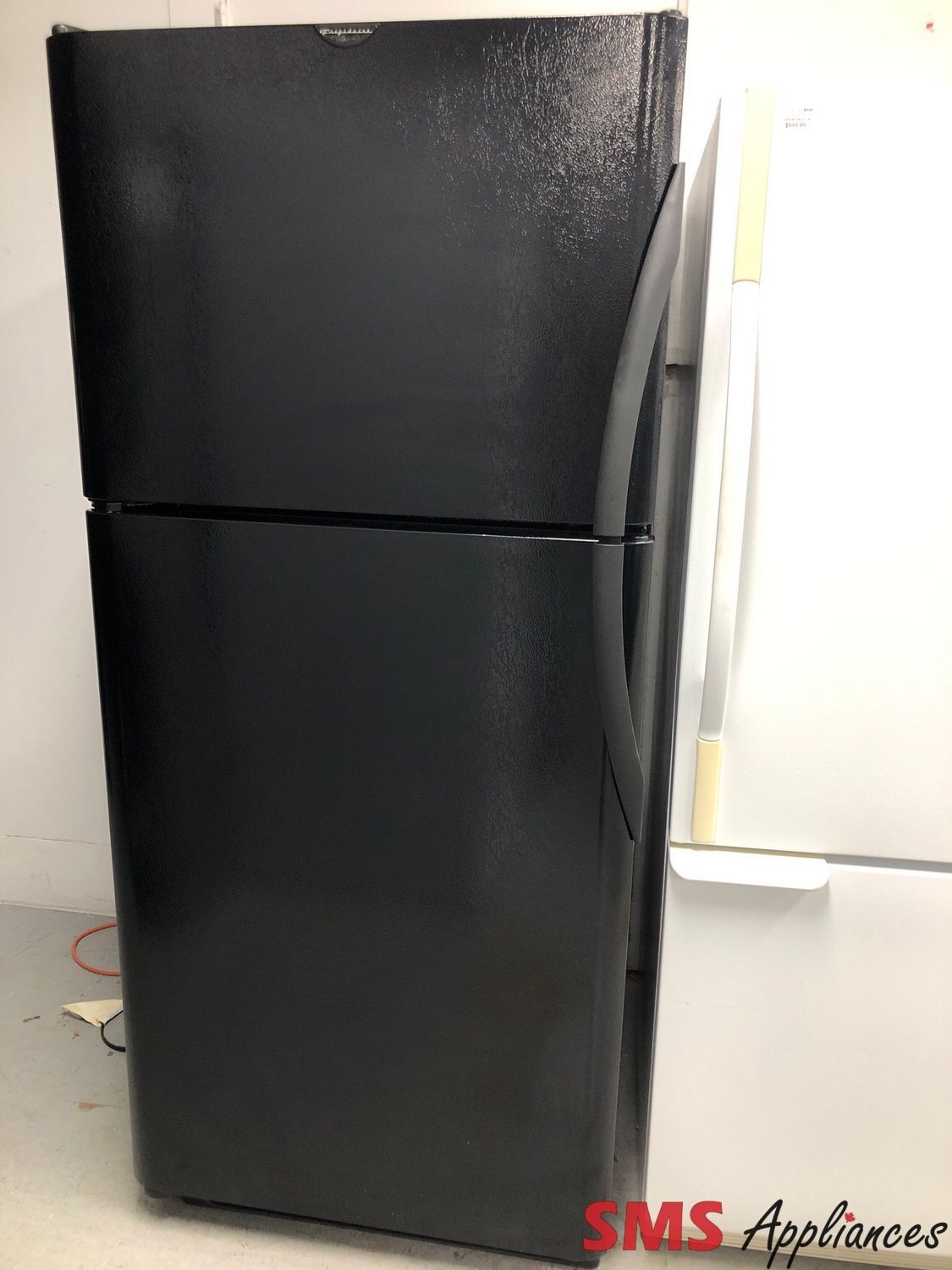 Frigidaire 30” Top Freezer Refrigerator FRT21HS6DB0