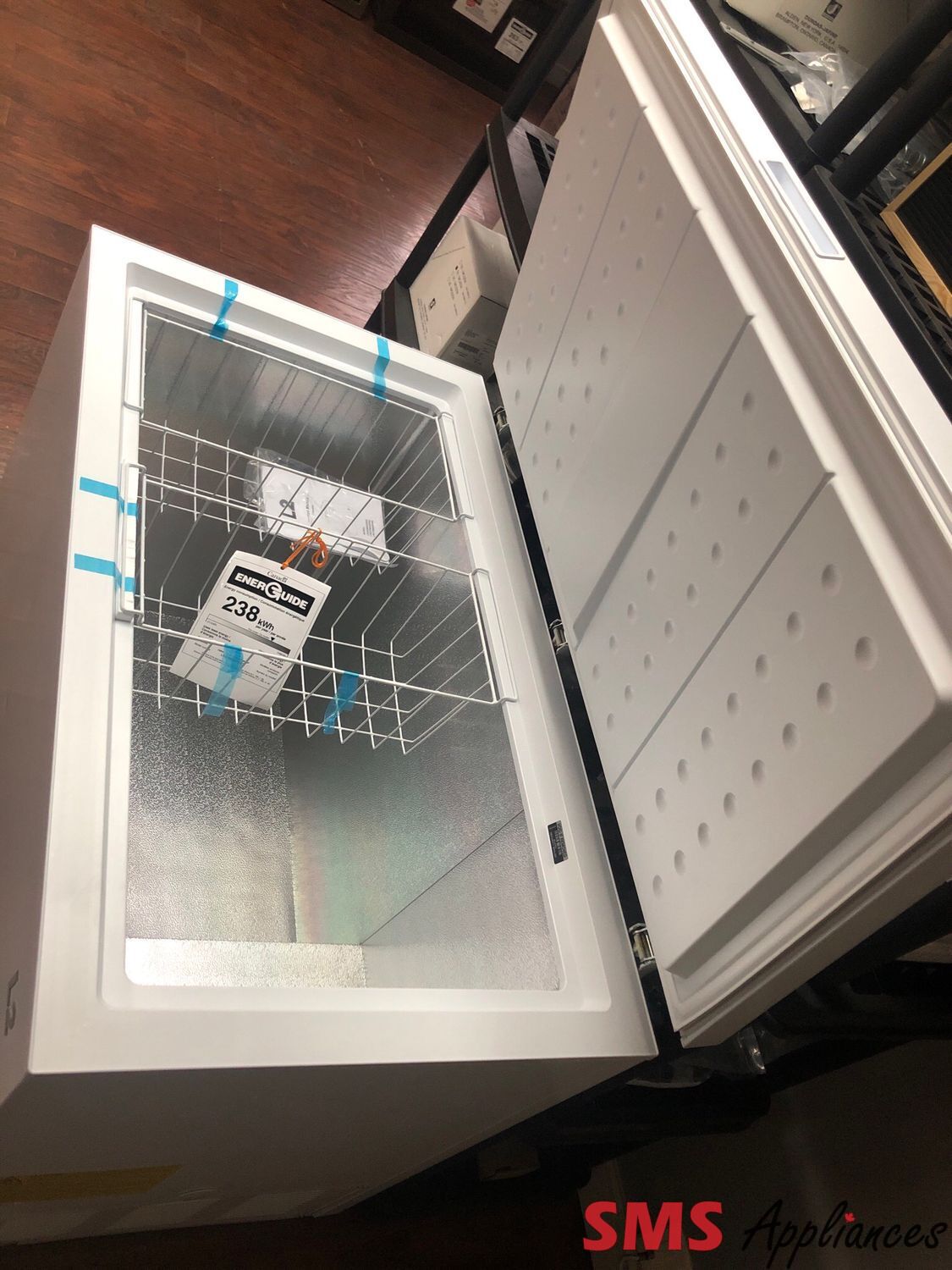 L2 10.2 Cu. Ft. Chest Freezer LRC10M2AWWC