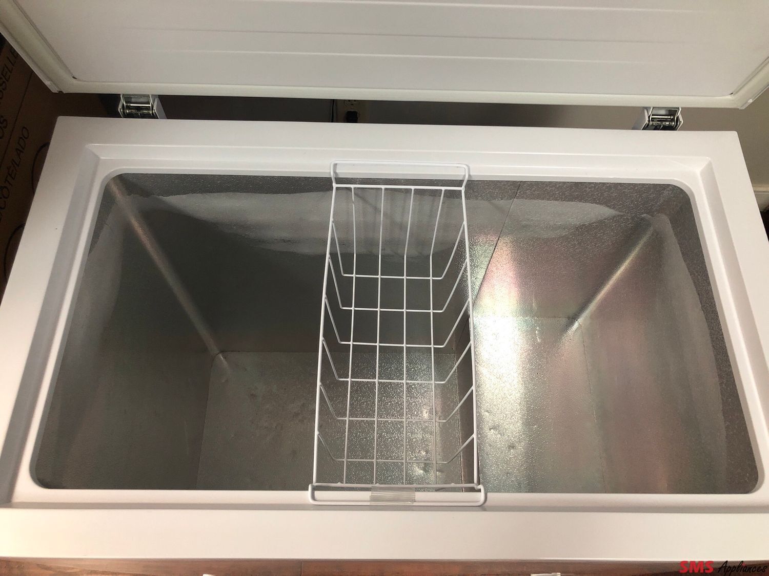 Frigidaire 7.2 Cu.Ft Chest Freezer FFFC07M2UW