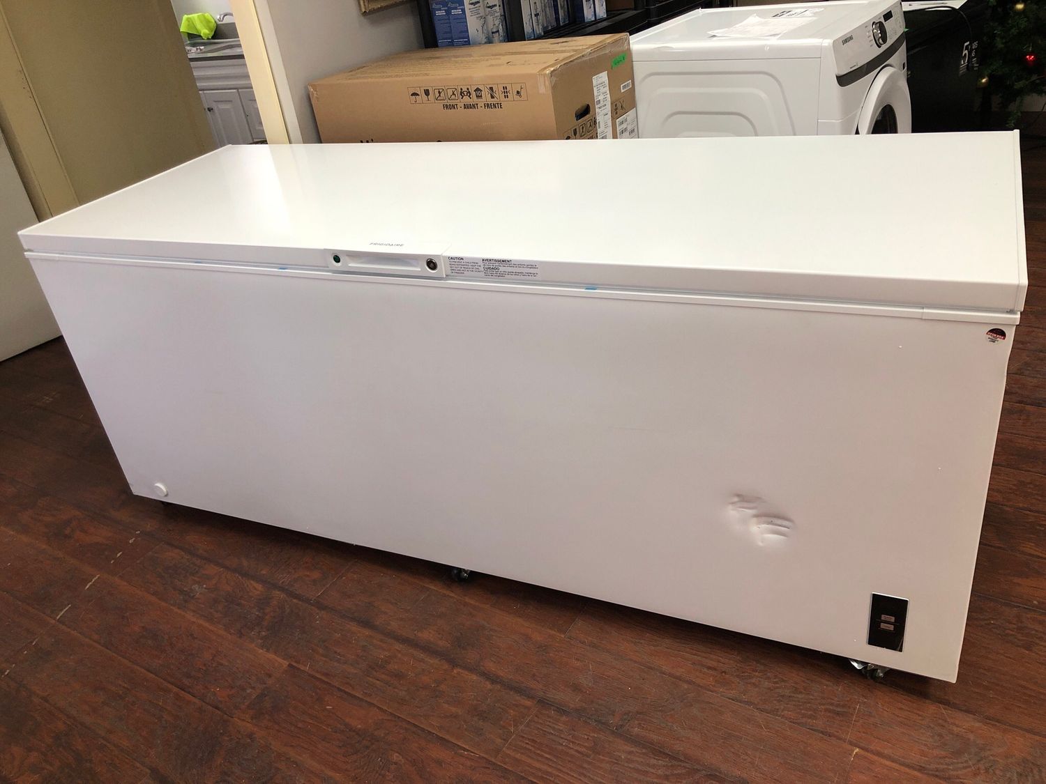 Open Box-Scratch and Dent Frigidaire 24.8 Cu. Ft Chest Freezer FFCL2542AW Open Box-Scratch and Dent Frigidaire 24.8 Cu. Ft Chest Freezer FFCL2542AW