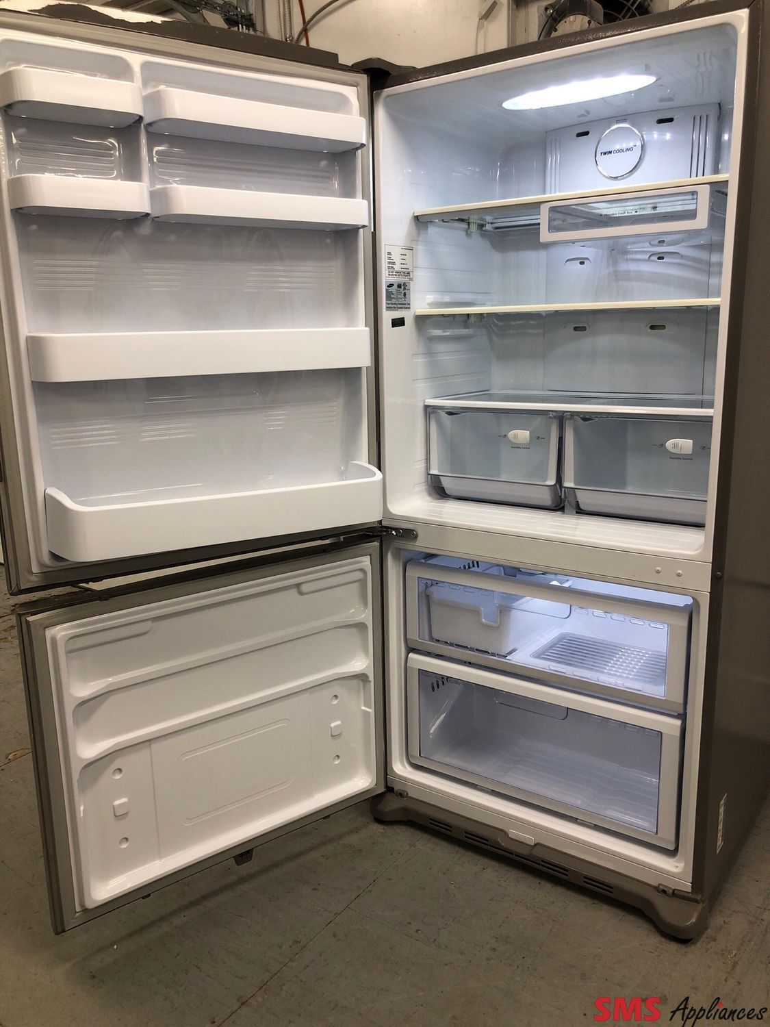 Samsung 33'' Bottom Freezer Refrigerator RB194ACRS