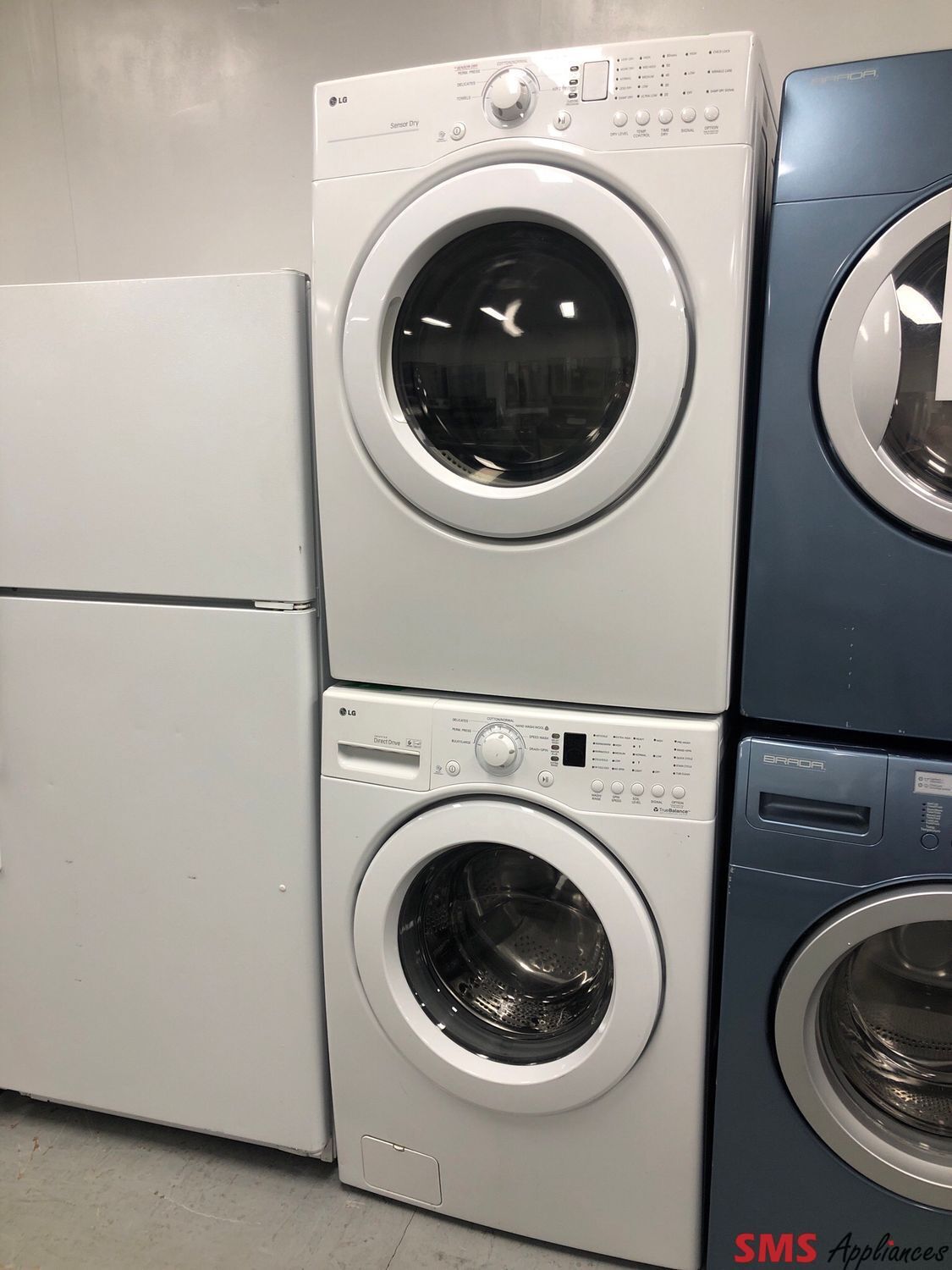 LG Front-Load Washer & Dryer Set WM2140CW/ DLE2140W