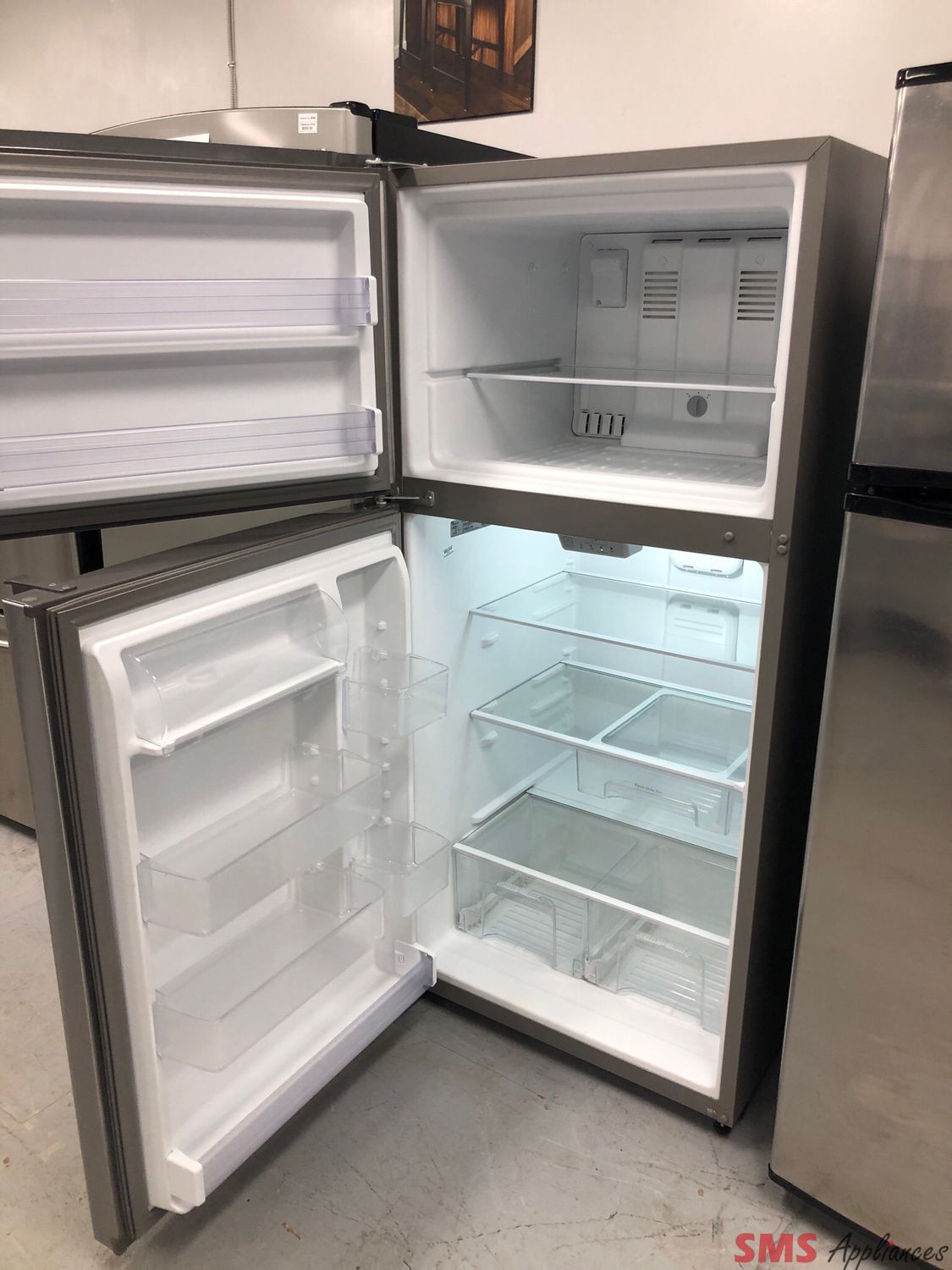 Whirlpool 30'' Top-Freezer Refrigerator WRT549SZDM00