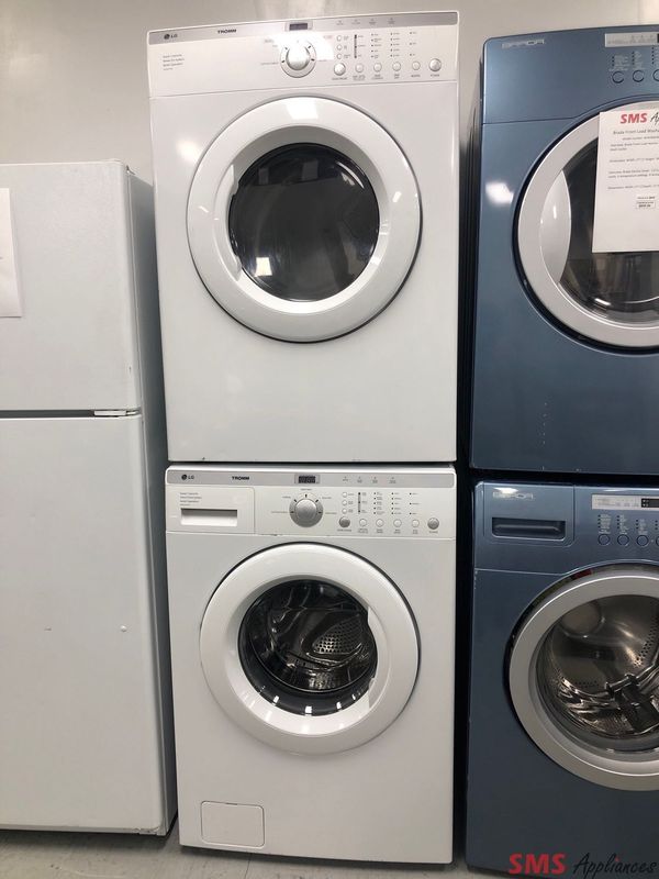 LG Front-Load Washer & Dryer Set WM1814CW/DLE2514W