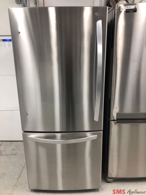LG 30'' Bottom-Freezer Refrigerator LDNS22220S