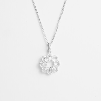 Flower Necklace in White Gold