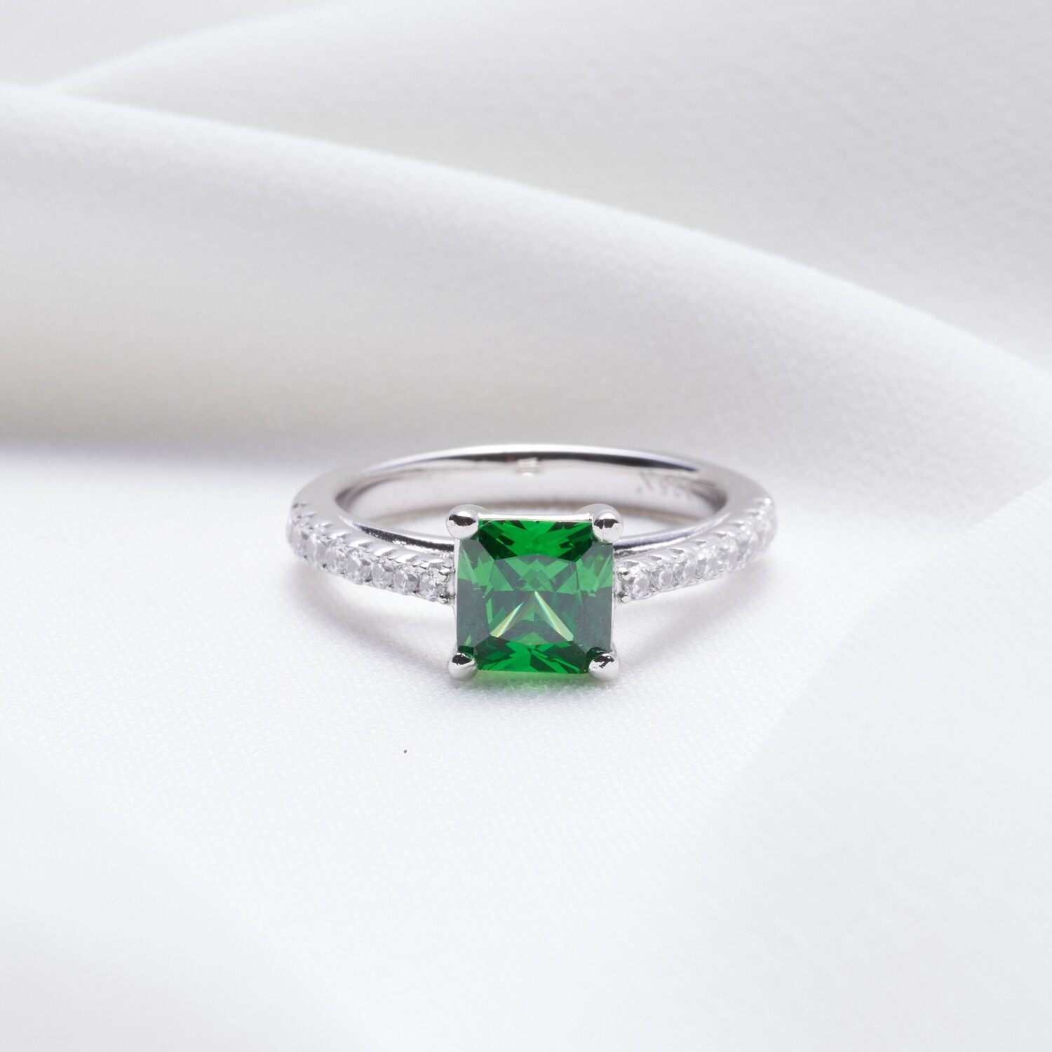 Senrose Green Ring