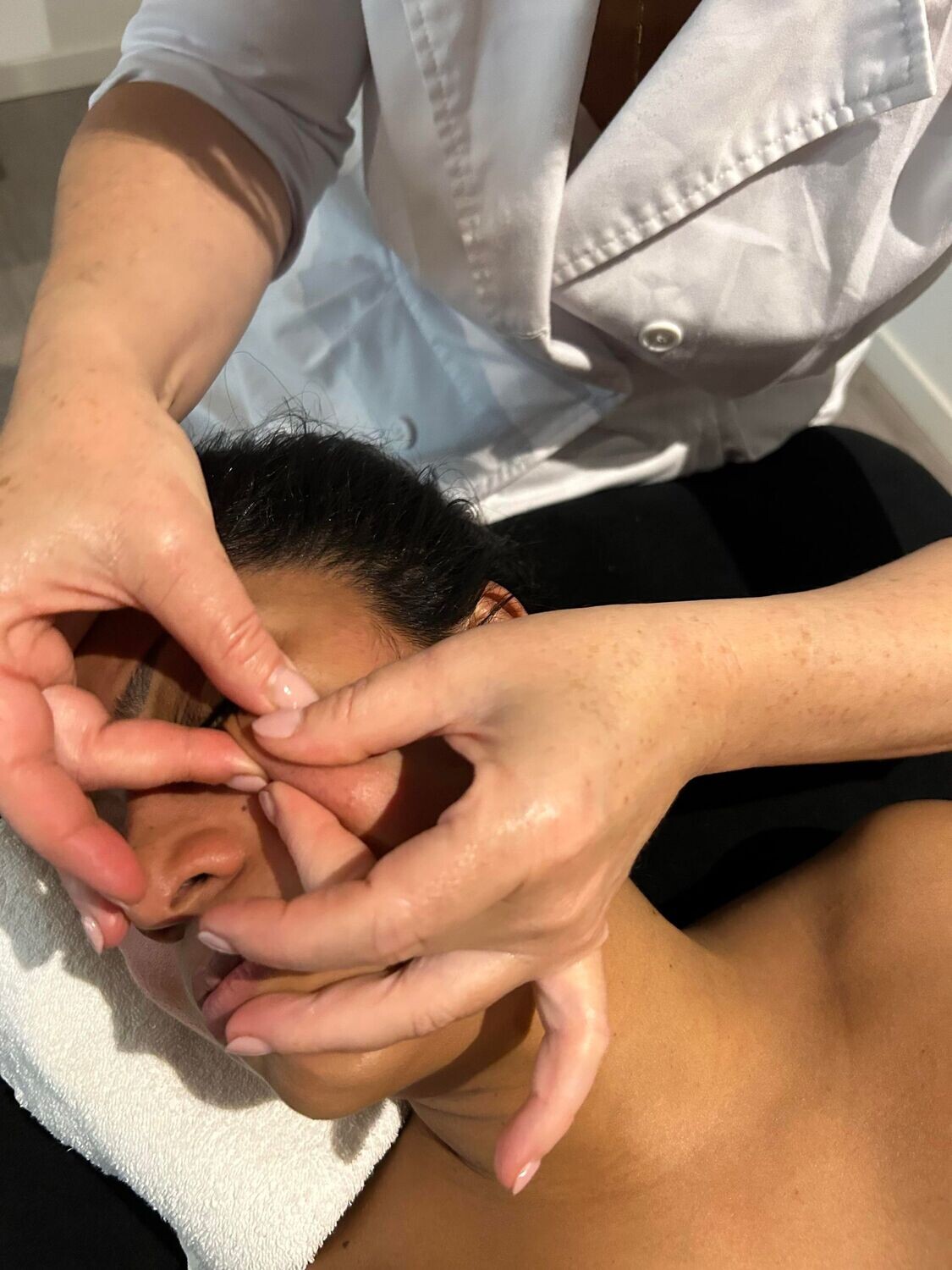 Massage Kobido Technique 1