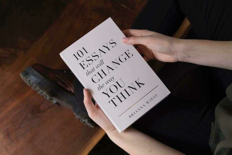 101 Essays That Will Change the Way You Think