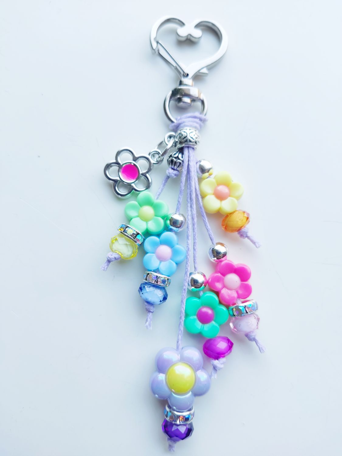 Sleutel/tashanger Pakket DIY lila met diverse gekleurde bloemen