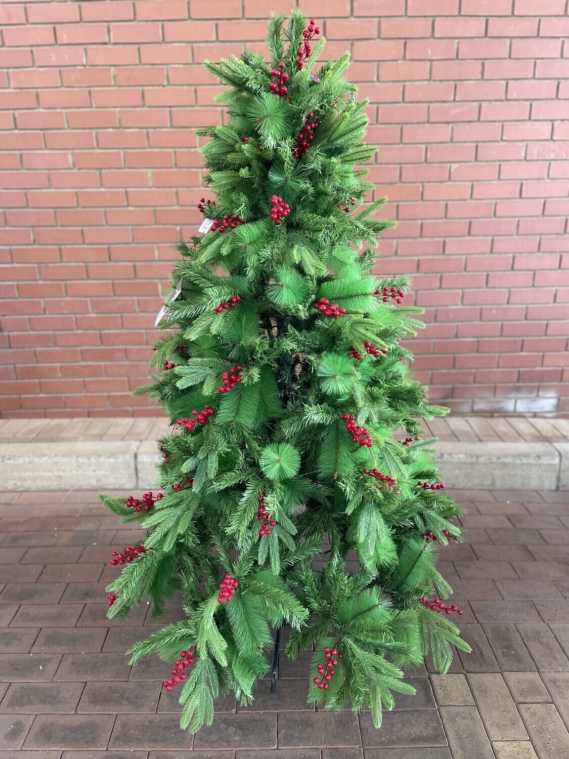 Christmas Tree With Berries 2.4M