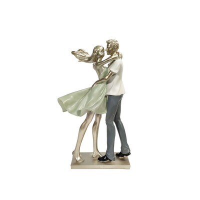 Kissing Couple Statue